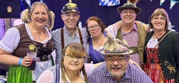 A group photo of the Bettesteiner Footstompers a German Oompah band in German costumes