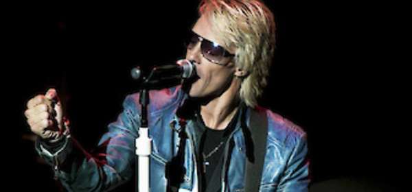 Photo of the lead singer of The Bon Jovi Experience