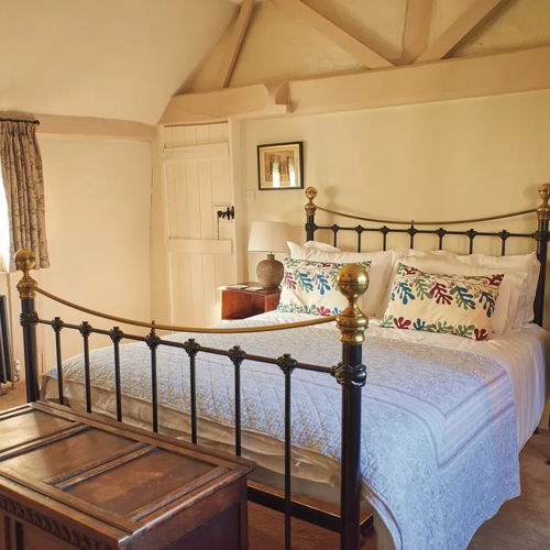 Double bedroom, Bonnington Cottage at Goodnestone Park