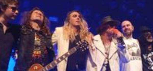 Photo of the members of the band Guns 2 Roses