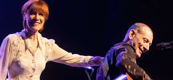 Photo of Kiki Dee and Carmelo Luggeri on stage
